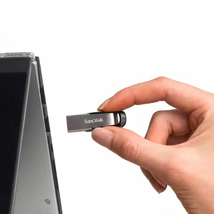 sandisk-ultra-flair-scale