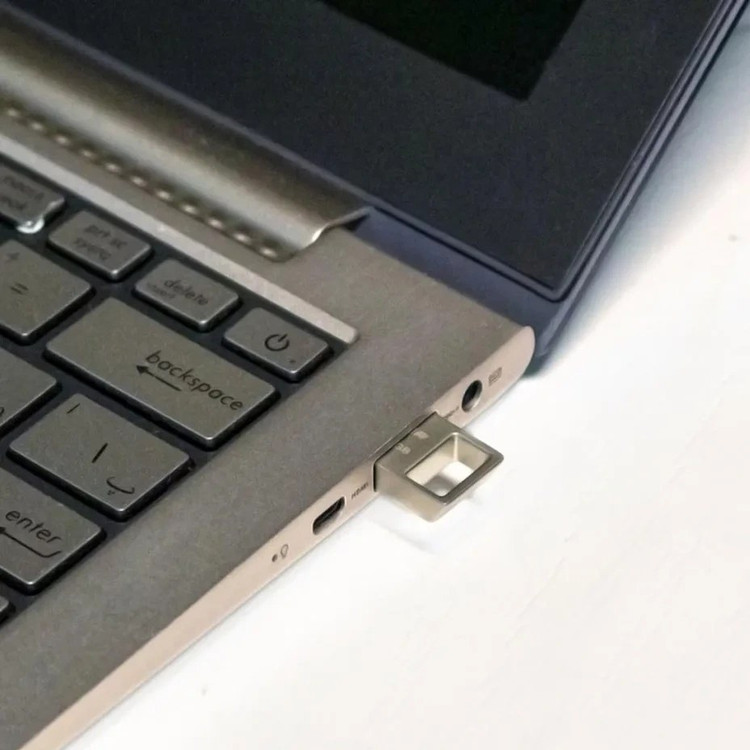 kingstar-usb-flash-ks234-32gb-lifestyle